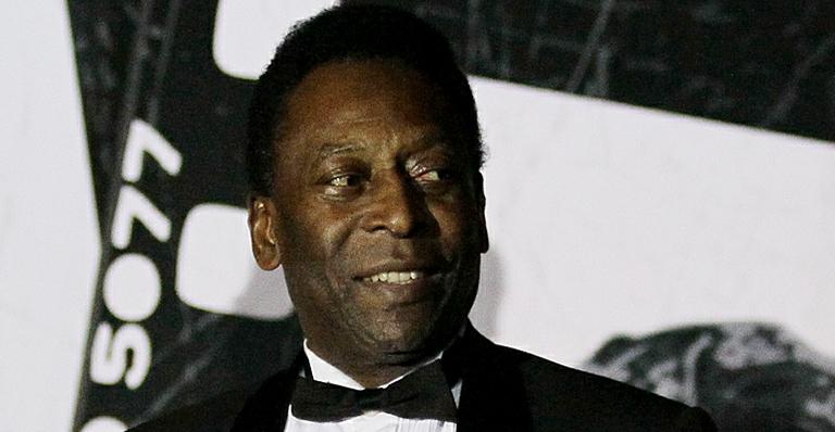 Após seis dias internado, Pelé recebe alta e se emociona com mensagens dos fãs