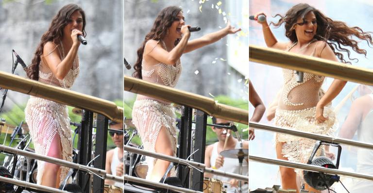 Ísis Valverde grava no trio elétrico em Salvador no feriado