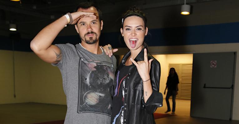 Paulinho Vilhena e Thaila Ayala se divertem no show do Kiss no Rio