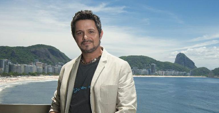 Alejandro Sanz diz estar muito feliz ao lado da nova mulher e do filho Dylan
