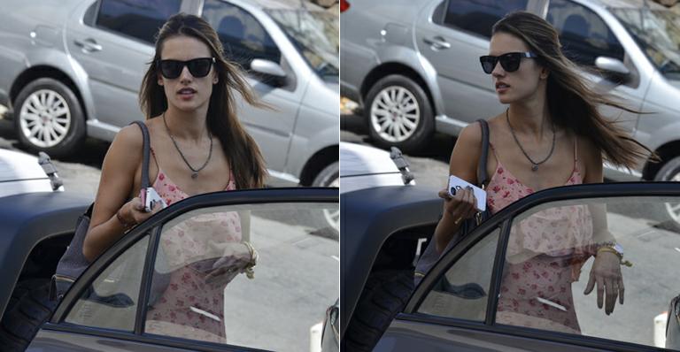 Alessandra Ambrosio rouba a cena em Salvador