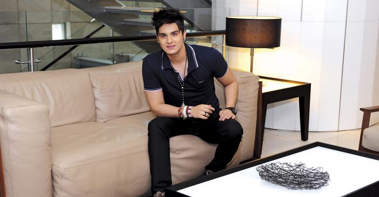 Luan Santana participa de evento em Angola