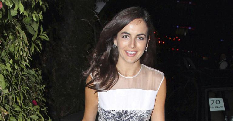 Camilla Belle curte festa em Los Angeles