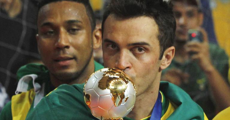 Falcão comemora hepta no Mundial de Futsal