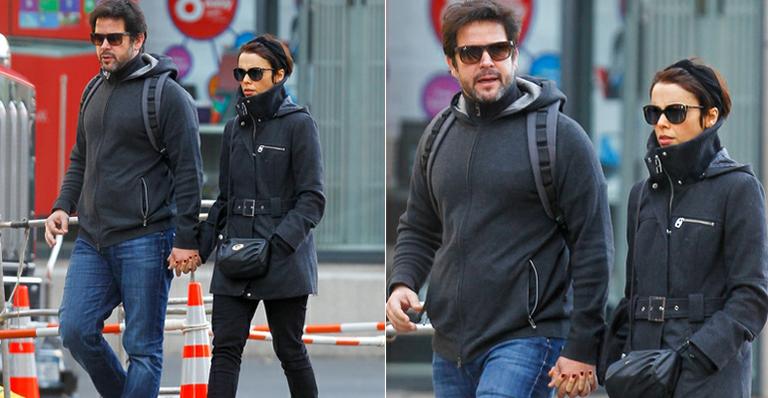 Murilo Benício e Débora Falabella passeiam juntos em Nova York