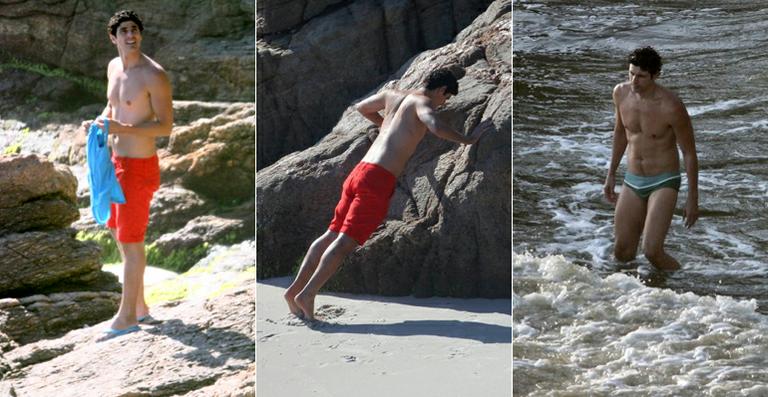 Reynaldo Gianecchini faz exercícios em praia no Rio de Janeiro