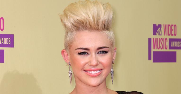 Miley Cyrus ganha porco de presente de aniversário