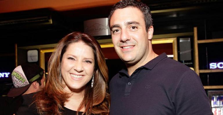 Christiane Pelajo vai a festa com o marido em São Paulo