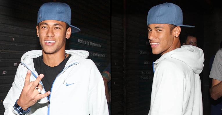 Sozinho, Neymar curte a noite de domingo em balada paulista