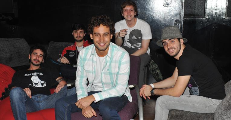 Rafael Almeida se prepara para mostrar seu lado cantor com álbum autoral