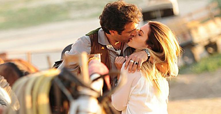 Zyah e Bianca se beijam na Capadócia em ‘Salve Jorge’