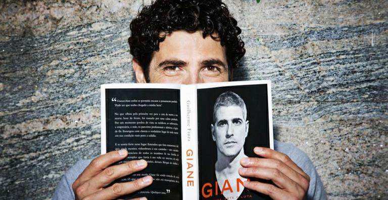 Reynaldo Gianecchini revela capa de sua biografia