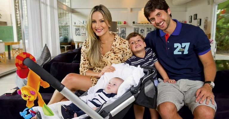 Claudia Leitte apresenta o seu caçula, Rafael