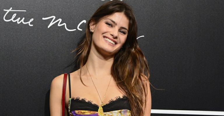 Isabeli Fontana foi fotografada por Steve McCurry para o calendário Pirelli 2013