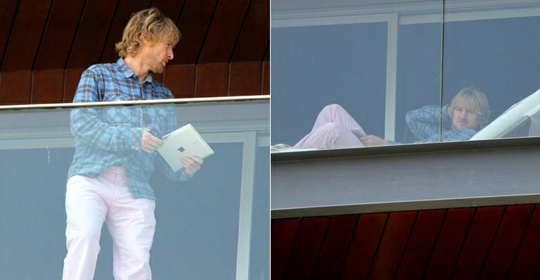 Owen Wilson descansa em sacada de hotel no Rio de Janeiro
