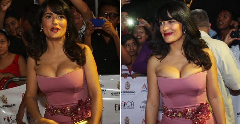 Salma Hayek abusa do decote no México