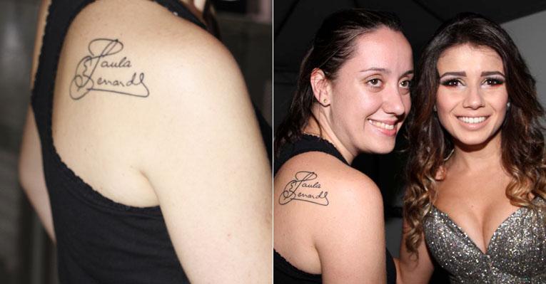 Fã tatua autógrafo de Paula Fernandes