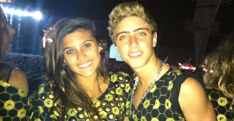 Giulia, filha de Flávia Alessandra, assume namoro com ator teen em show da Madonna