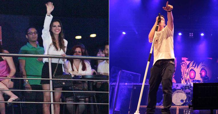 Mariana Rios tieta o noivo Di Ferrero em show do Nx Zero