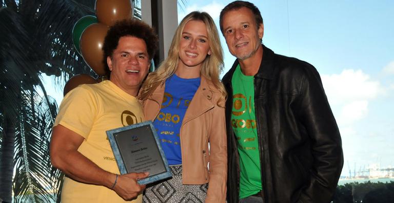 Marcello Novaes e Fiorella Mattheis em feijoada da Globo Internacional em Miami