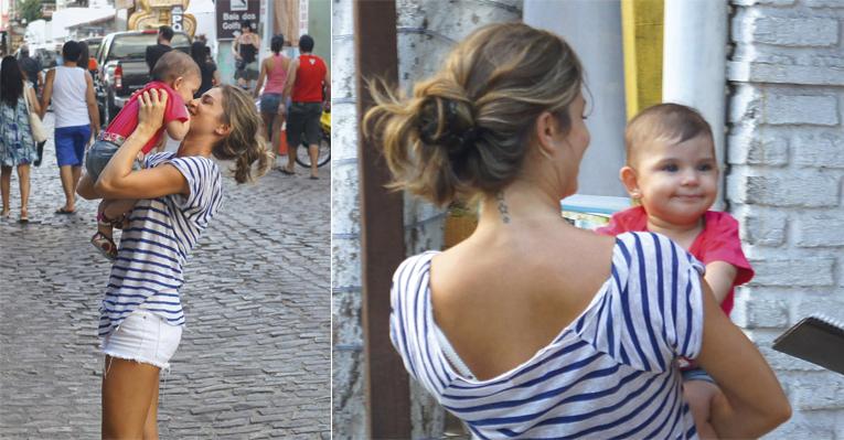 Grazi Massafera diverte a pequena Sofia