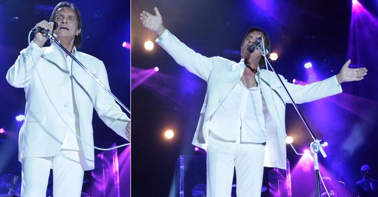 Roberto Carlos emociona plateia vip durante show e fala da música ‘Esse Cara Sou Eu’: “É o cara que eu tento ser”