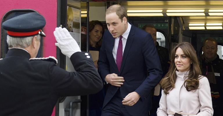 Kate Middleton mostra novo look de franja