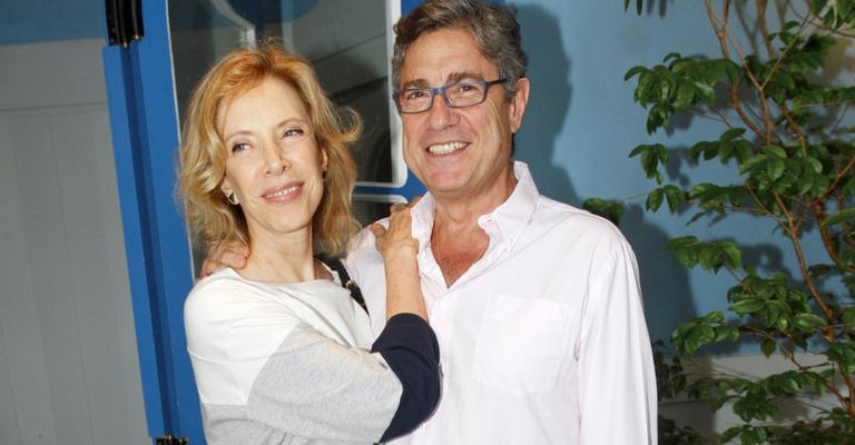 Marília Gabriela e o namorado prestigiam evento em São Paulo