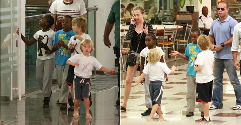 Filhos de Madonna e os de Luciano Huck brincam juntos em shopping no Rio de Janeiro