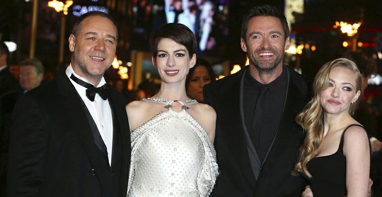 Anne Hathaway e Amanda Seyfried apresentam ‘Os Miseráveis’ em Londres