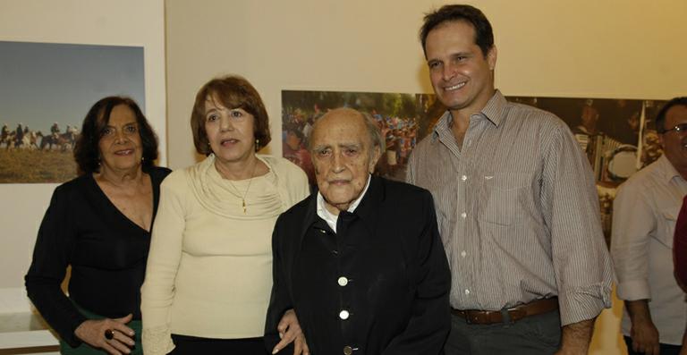 Reveja momentos de Oscar Niemeyer em família