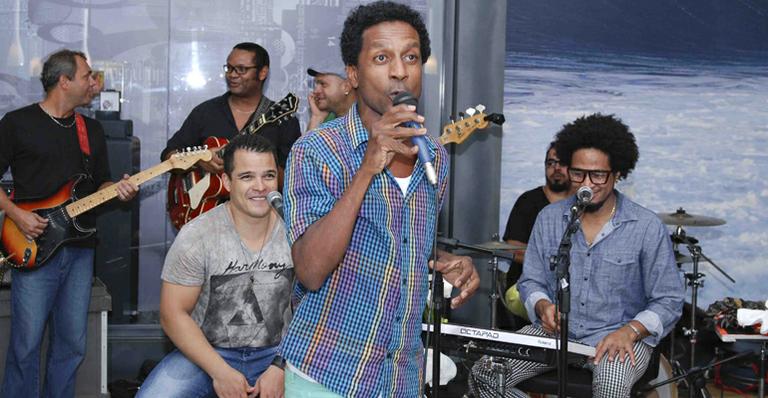 Luis Miranda solta a voz em encontro musical em Salvador