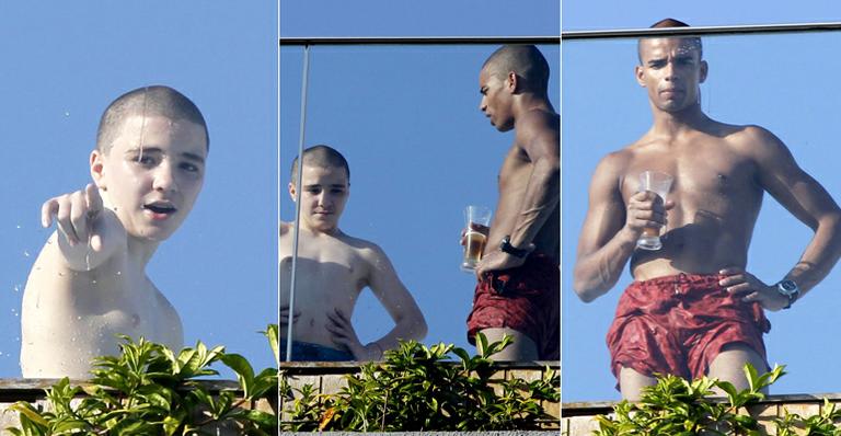 Após shows de Madonna em SP, Brahim e Rocco curtem piscina no Rio