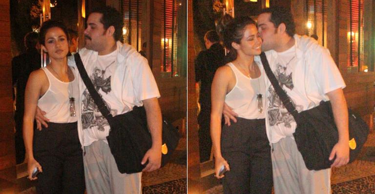 Nanda Costa e Tiago Abravanel jantam com amigos no Leblon