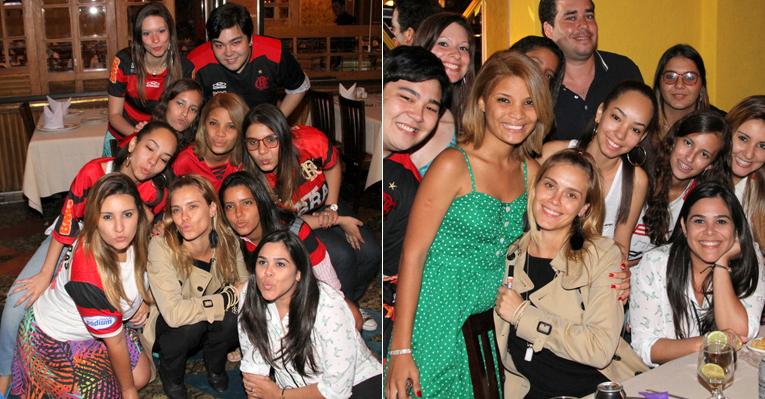 Carolina Dieckmann encontra fãs em restaurante do Rio