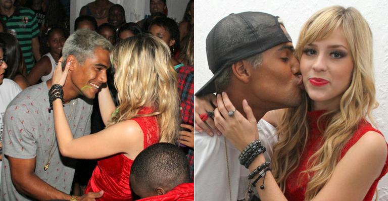 Micael Borges desfruta do romance com Sophia Abrahão em festa de aniversário