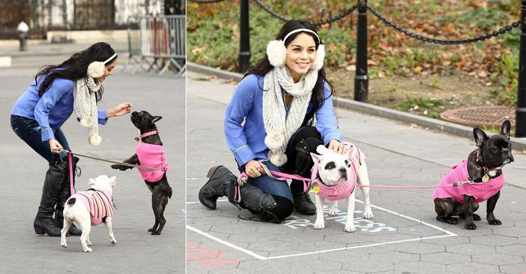 Vanessa Hudgens passeia e brinca com dupla de cachorros