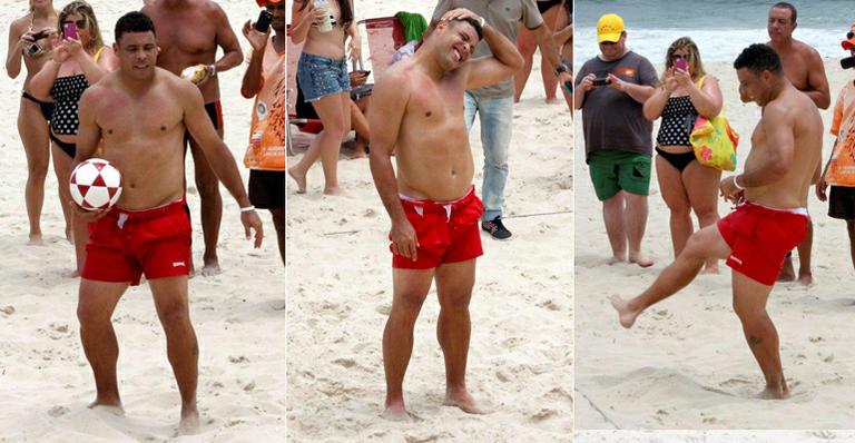 Ronaldo joga futevôlei no Leblon