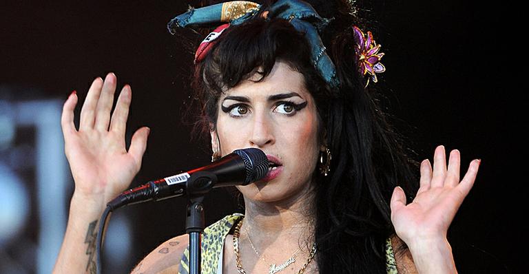 Homem oferece fotos de Amy Winehouse nua à imprensa