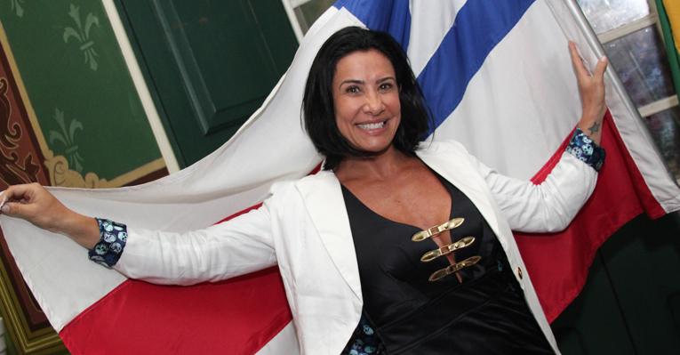 Scheila Carvalho recebe título de cidadã soteropolitana