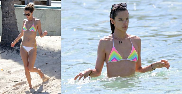 Alessandra Ambrosio mostra sua beleza em praia da França