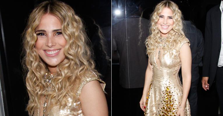 Mais loira, Wanessa curte evento no Rio de Janeiro