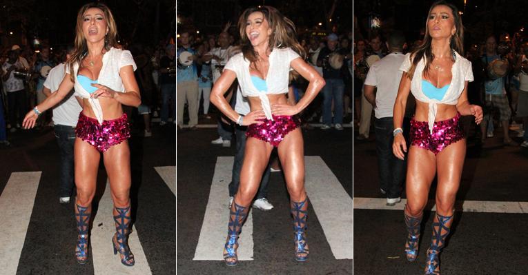 Com shortinho curto, Sabrina Sato se joga no samba da Vila Isabel