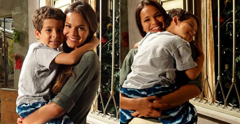 Bruna Marquezine: carinho com o ator mirim Luiz Felipe Mello