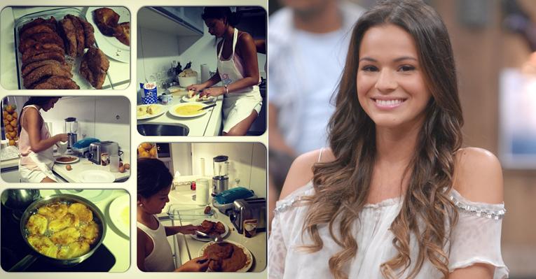 Avental e mãos à massa: Bruna Marquezine prepara rabanadas para a ceia de Natal