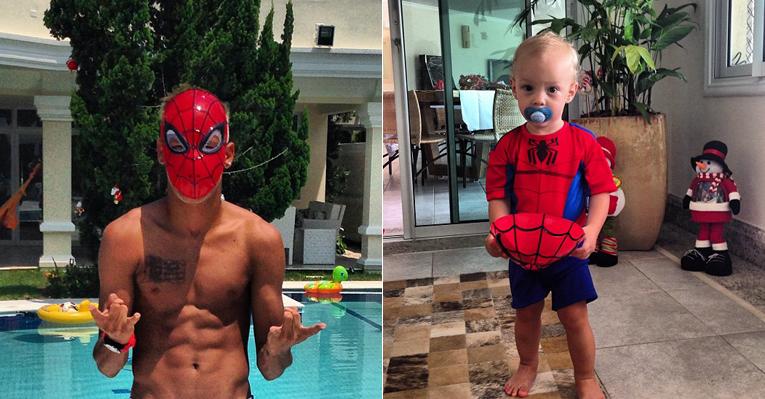 Neymar e o filho Davi Lucca se fantasiam de Homem-Aranha no dia de Natal