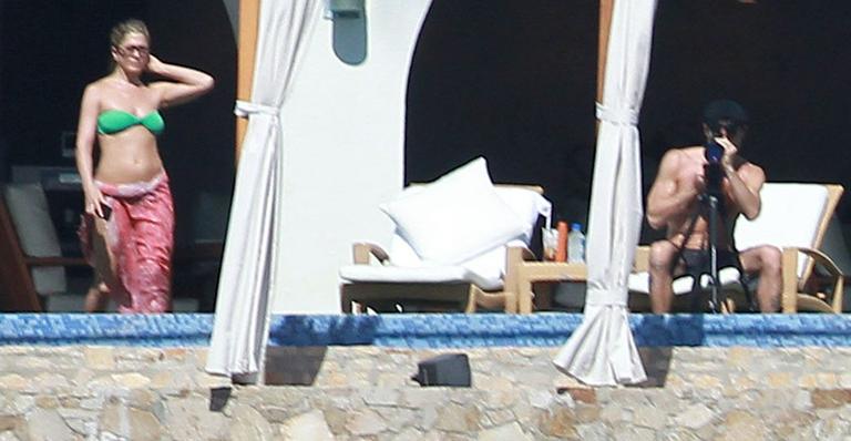 Jennifer Aniston e Justin Theroux curtem festas no México