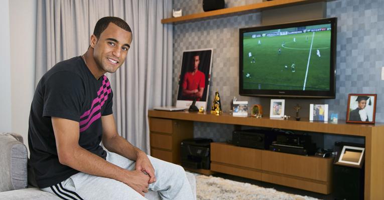 Lucas Moura sente saudade da comida da mãe