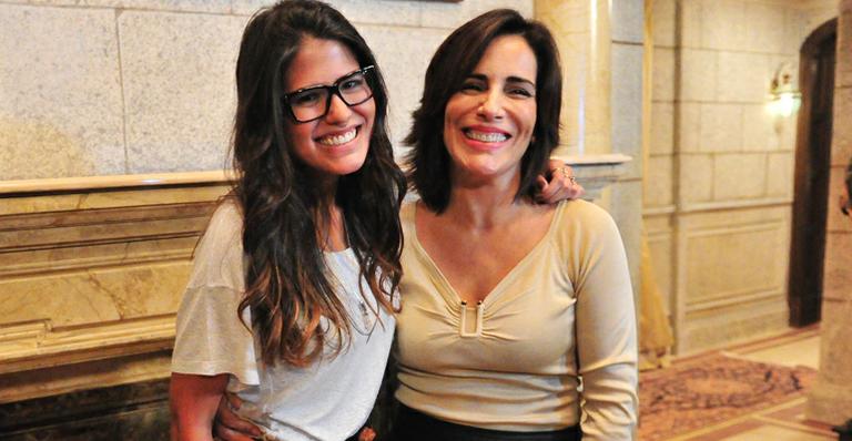 Gloria Pires dá dicas profissionais para a filha Antonia Morais, no ar em ‘Guerra dos Sexos’