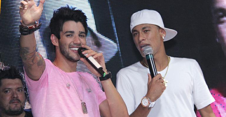 Neymar canta com Gusttavo Lima em Santa Catarina